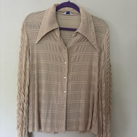VINTAGE-Union Made USA Tops - VTG 60s-70s Tan Cream Ruched Button Down Shirt USA New York ILGWU -FLAWLESS COND